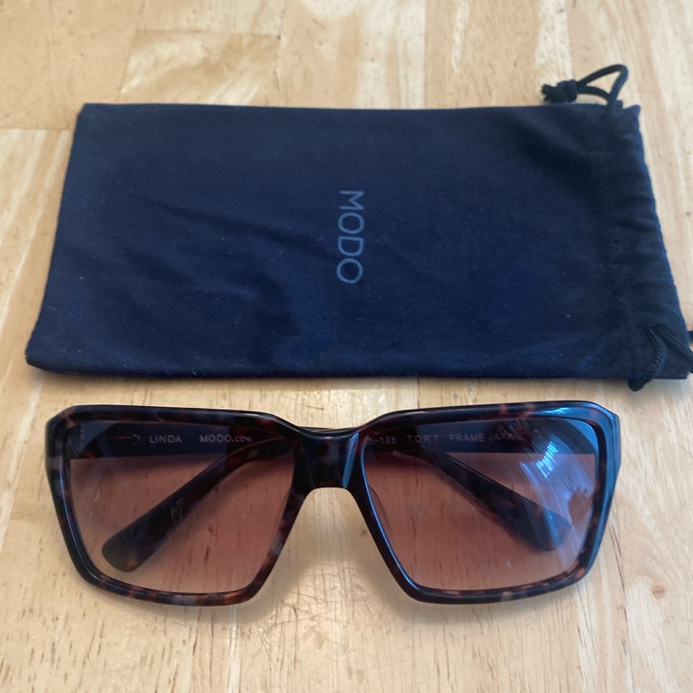 Modo designer tortoise shell color square sunglasses. Modo Linda NWOT